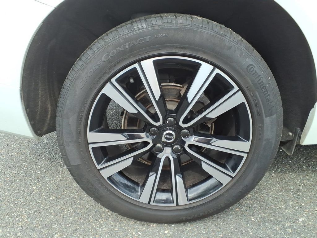 Used 2021 Volvo XC60 T5 Momentum w/ Climate Package AWD/4WD image 7