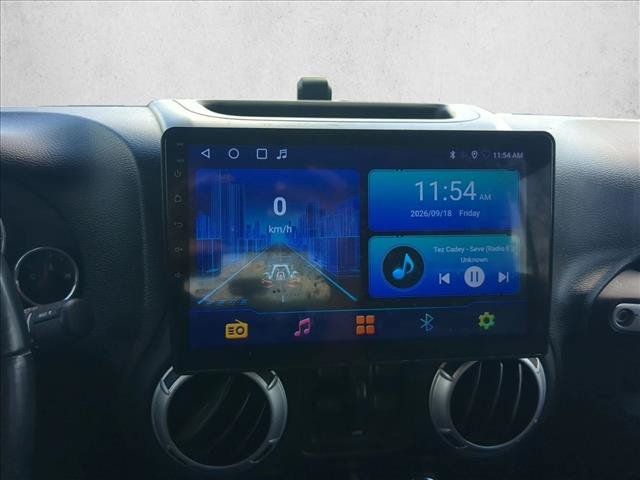 Used 2013 Jeep Wrangler Unlimited Rubicon w/ Connectivity Group AWD/4WD image 11