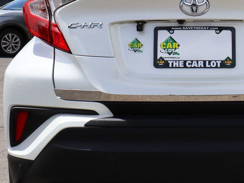 Used 2020 Toyota C-HR XLE FWD image 19