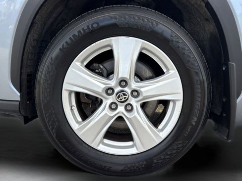 Used 2023 Toyota Highlander LE image 33