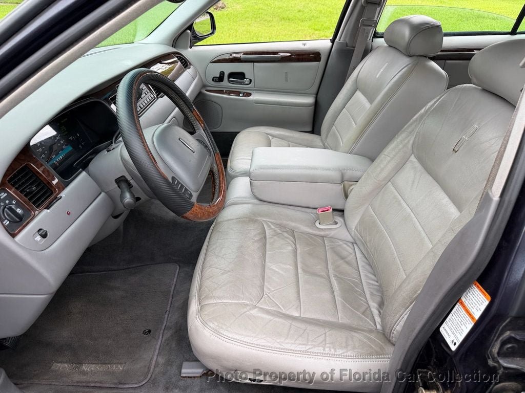 Used 1999 Lincoln Town Car Signature RWD image 9