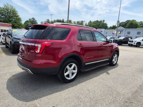 Used 2017 Ford Explorer XLT AWD/4WD image 8