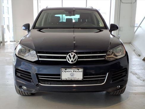 Used 2012 Volkswagen Touareg Sport image 2