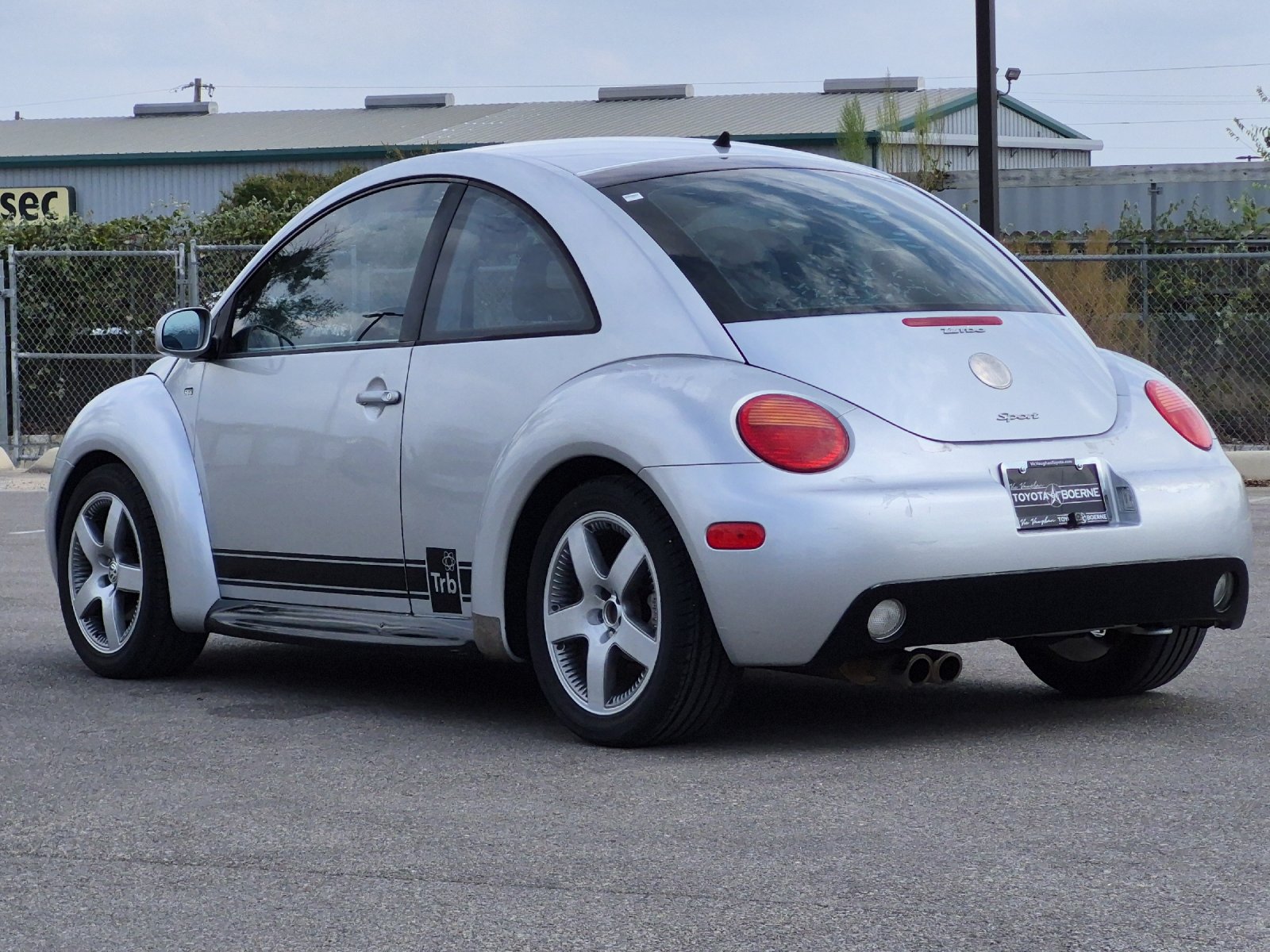 Used 2002 Volkswagen Beetle Sport FWD image 3