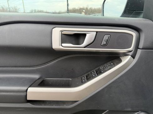 Used 2023 Ford Explorer XLT image 17