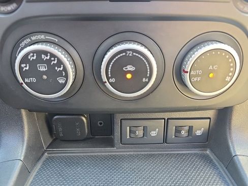 Used 2012 MAZDA MX-5 Miata Grand Touring image 32