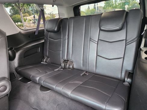 Used 2017 Cadillac Escalade ESV Premium Luxury AWD/4WD image 10