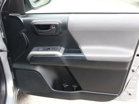 Used 2017 Toyota Tacoma SR5 image 21