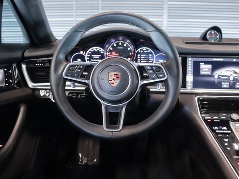 Used 2018 Porsche Panamera image 15