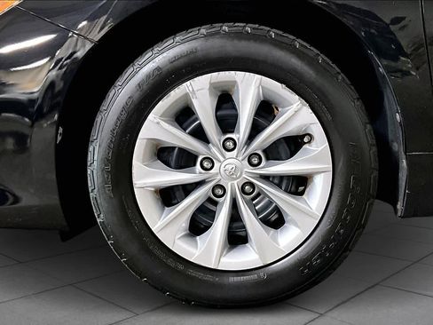 Used 2016 Toyota Camry LE image 10