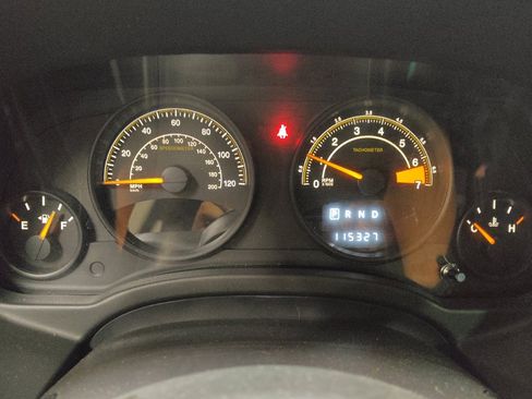 Used 2016 Jeep Patriot High Altitude FWD image 23