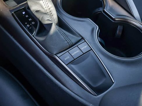 Used 2023 Toyota Camry SE image 20