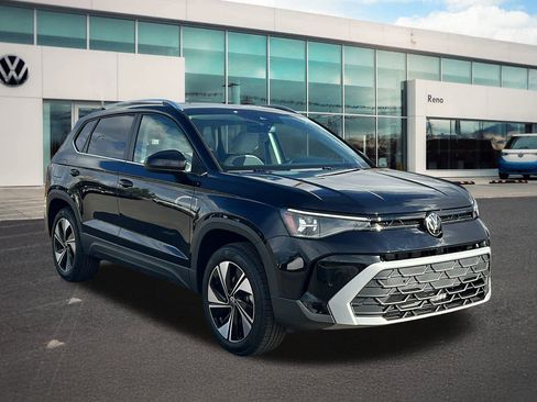 New 2026 Volkswagen Taos SE image 3