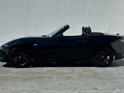 Used 2021 MAZDA MX-5 Miata Club w/ Appearance Package RWD image 6
