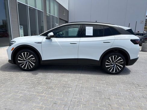 Used 2024 Volkswagen ID.4 Pro AWD/4WD image 3