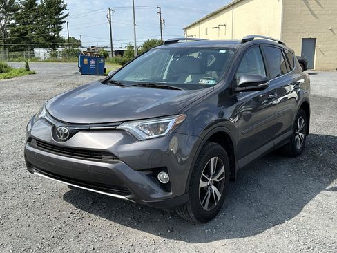 Used 2016 Toyota RAV4 XLE w/ Convenience Package AWD/4WD image 4