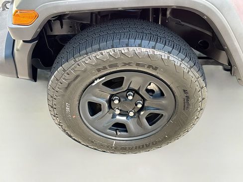 Used 2024 Jeep Wrangler Unlimited Sport AWD/4WD image 31