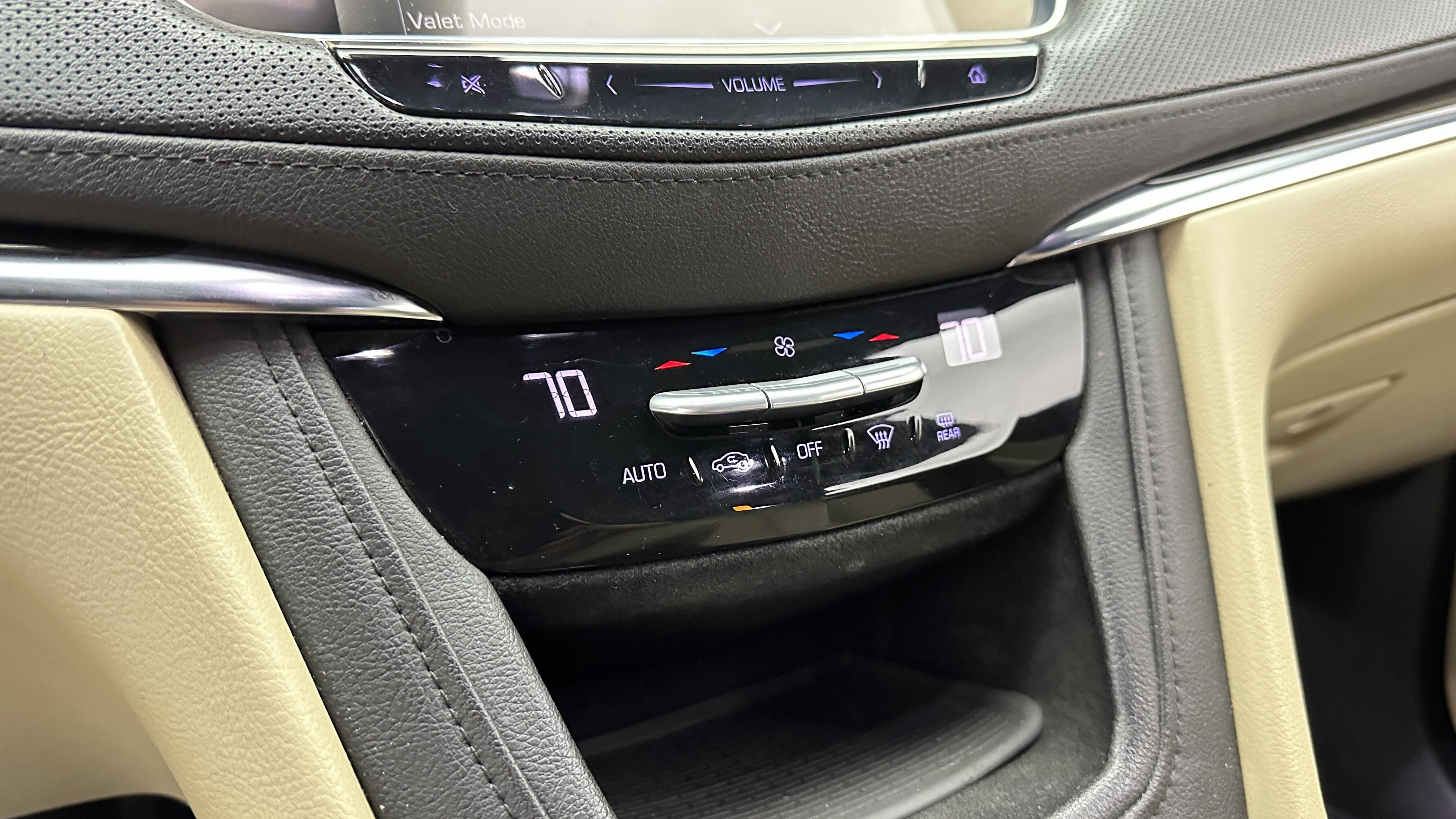 Used 2018 Cadillac XT5 FWD w/ LPO, Wheel Lock Package image 17