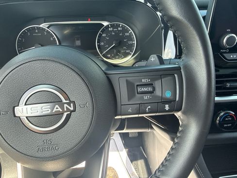 Used 2025 Nissan Pathfinder SV AWD/4WD image 16