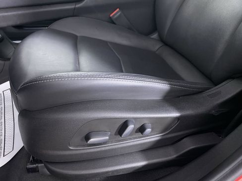 Certified 2022 Cadillac XT5 Premium Luxury w/ LPO, Floor Liner Package image 9