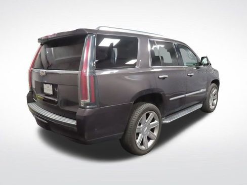 Used 2018 Cadillac Escalade Luxury AWD/4WD image 5