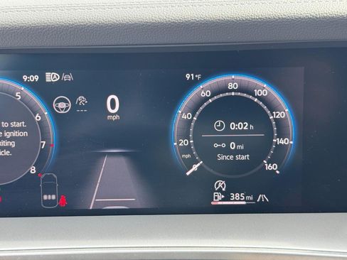 Used 2025 Volkswagen Tiguan SE AWD/4WD image 19