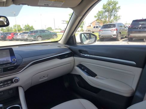 Used 2021 Nissan Altima 2.5 Platinum AWD/4WD image 7