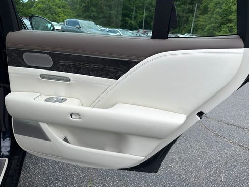Used 2025 Genesis G90 3.5T AWD/4WD image 16