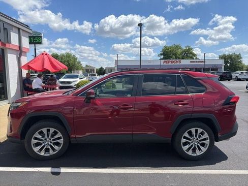 Used 2022 Toyota RAV4 XLE Premium AWD/4WD image 3