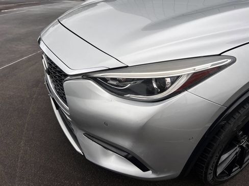 Used 2018 INFINITI QX30 Premium w/ Navigation Package image 10