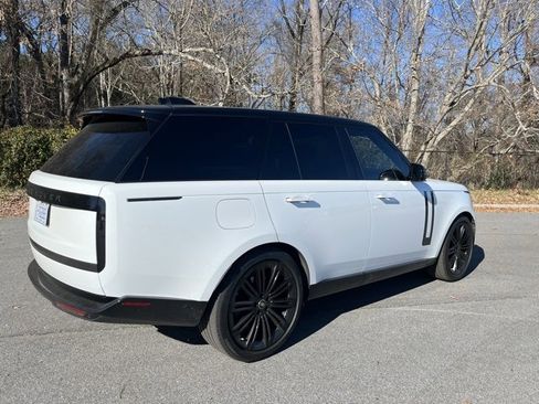 Used 2025 Land Rover Range Rover SE image 2