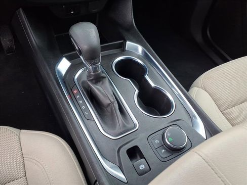 Used 2022 Chevrolet Traverse LS image 25