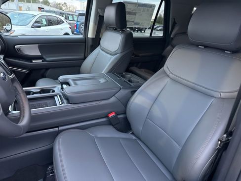 New 2025 Ford Expedition Active image 19