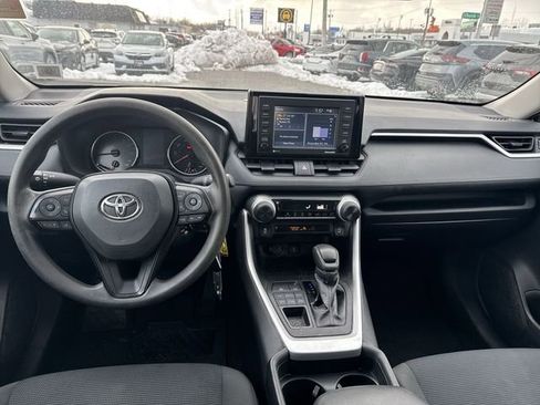 Used 2021 Toyota RAV4 LE image 17
