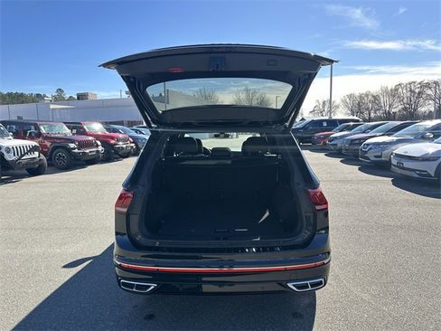 Used 2023 Volkswagen Tiguan SEL R-Line image 34