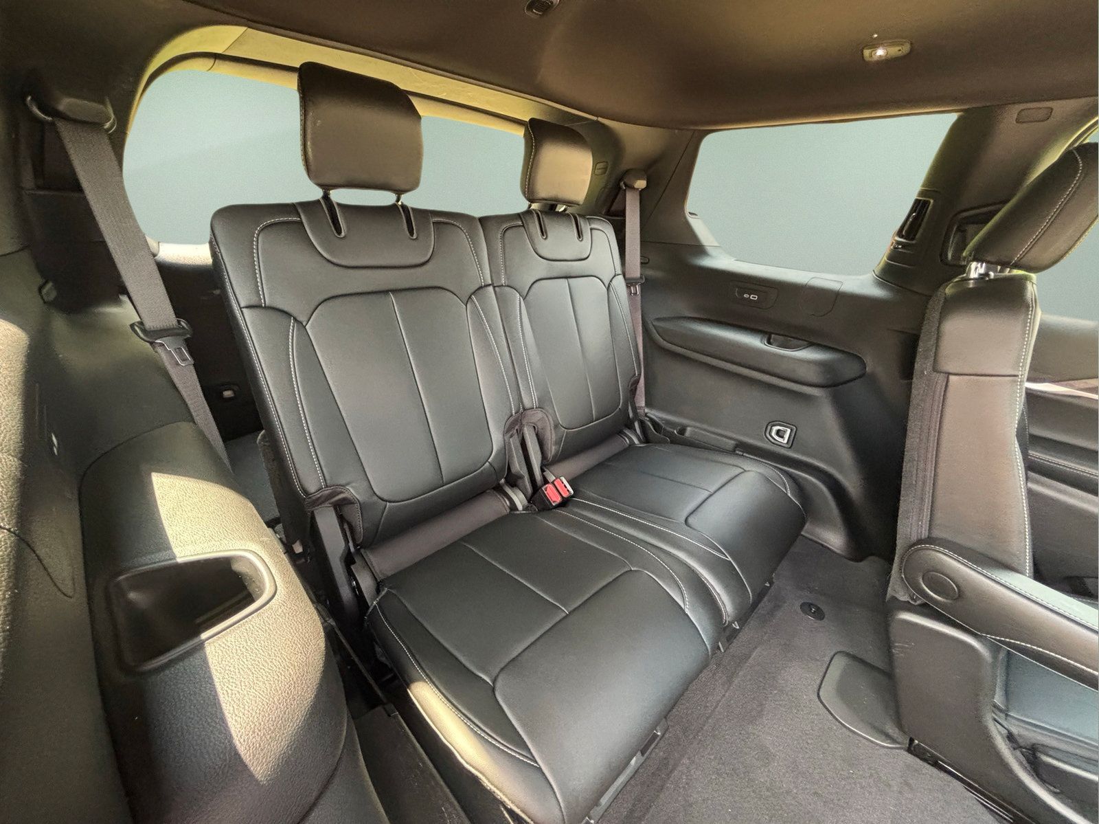 Used 2024 Jeep Grand Cherokee L Limited AWD/4WD image 21