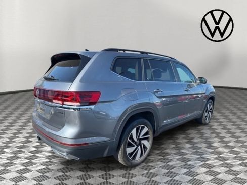 Used 2024 Volkswagen Atlas SE image 3