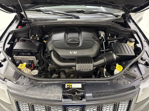 Used 2015 Jeep Grand Cherokee Altitude AWD/4WD image 13