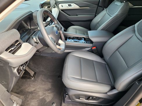 New 2026 Ford Explorer Active RWD image 10