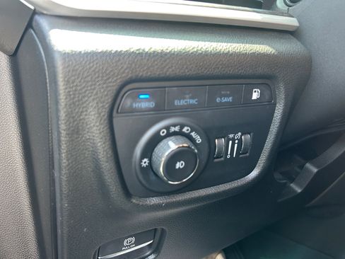 Used 2023 Jeep Grand Cherokee 4WD 4xe image 12