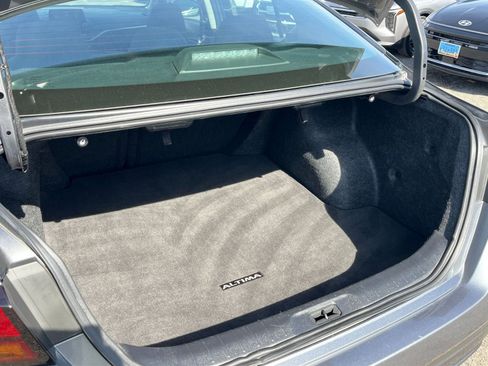 Used 2025 Nissan Altima 2.5 SV image 31