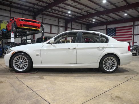 Used 2011 BMW 335i xDrive Sedan image 4