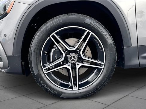 Used 2025 Mercedes-Benz GLB 250 4MATIC image 11