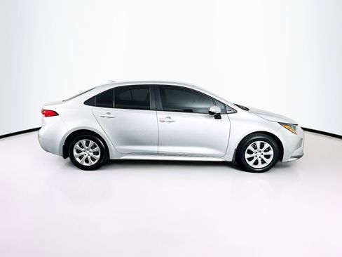 Used 2025 Toyota Corolla LE image 10