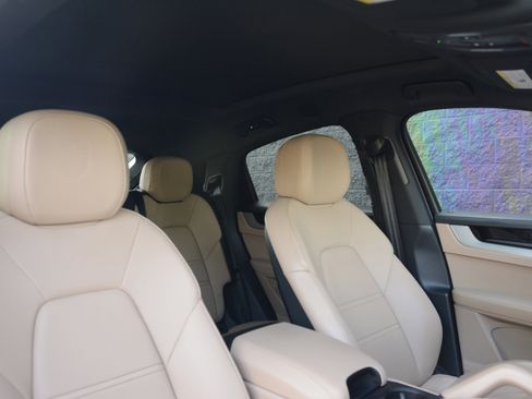 Certified 2025 Porsche Cayenne Coupe image 29