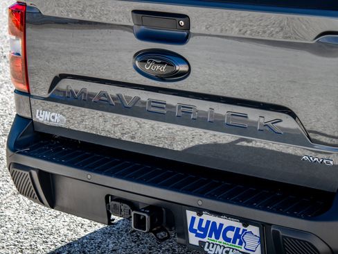 Used 2024 Ford Maverick Lariat w/ Black Appearance Package image 13