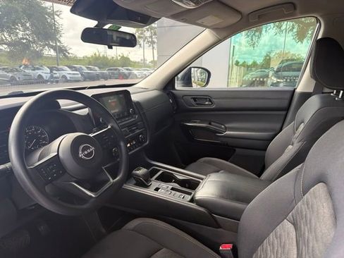 Used 2023 Nissan Pathfinder S FWD image 6