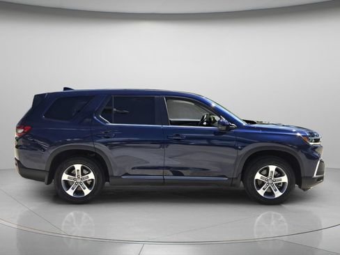 Certified 2025 Honda Pilot EX-L image 3