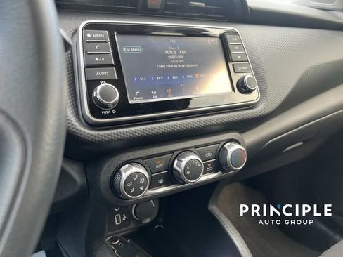 Used 2021 Nissan Kicks S FWD image 19