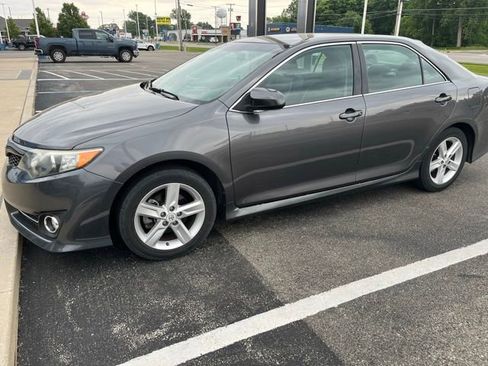 Used 2012 Toyota Camry SE FWD image 2